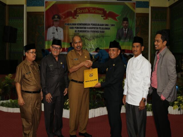 Tenaga Honorer SMA dan SMK Rawan Pengurangan di Disdik Pemprov Riau