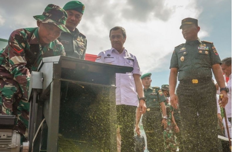 TNI Launching Mesin Serut Lidi, Gubernur Syamsuar: UMKM Harus Manfaatkan