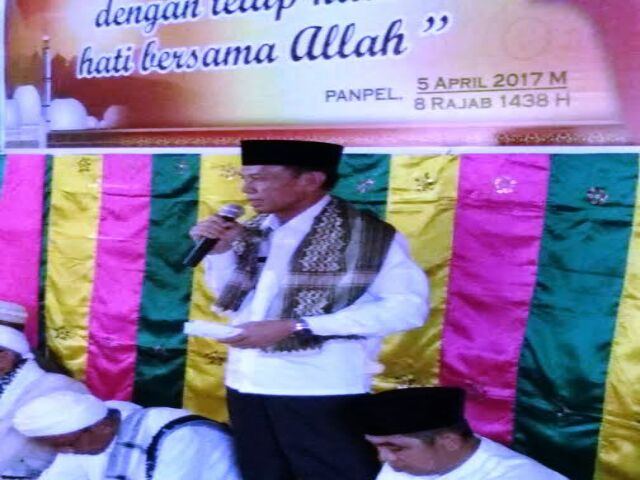 Wabup Buka Suluk  Tarekat Naksabandia Bandar Seikijang