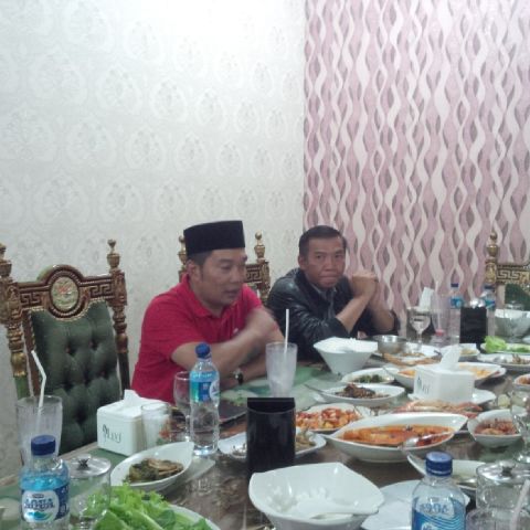 Wahh..Ridwan Kamil Disuguhi Asam Pedas Patin Oleh Firdaus