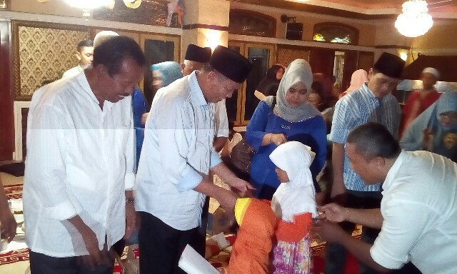 Walikota Pekanbaru Gelar Acara Berbuka Bersama Jajaran Pengurus Partai Demokrat