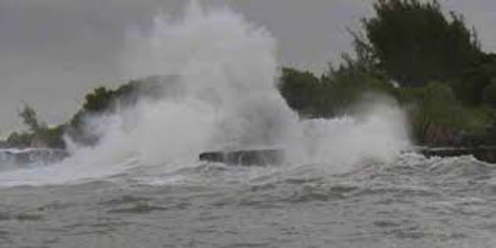 Wisatawan diminta waspadai Gelombang Tinggi Pantai Selatan